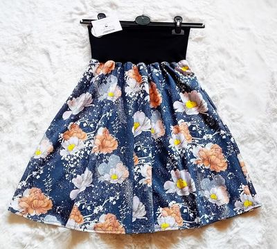 Damenrock Tellerrock  WINTERBLUMEN in Universal  Gr. 40-44 Damenrock Tellerrock  WINTERBLUMEN in Universal  Gr. 40-44