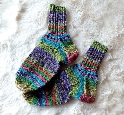 handgestrickte  Damensocken mint lila in Gr. 38 handgestrickte  Damensocken mint lila in Gr. 38