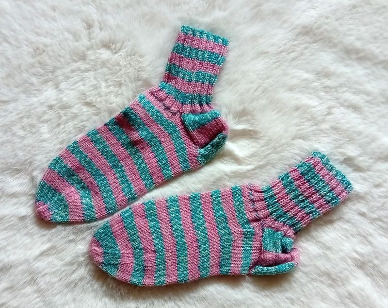 handgestrickte Damensocken rosa mint in Gr. 38 handgestrickte Damensocken rosa mint in Gr. 38