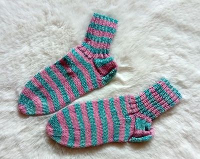 handgestrickte Damensocken rosa mint in Gr. 38 handgestrickte Damensocken rosa mint in Gr. 38