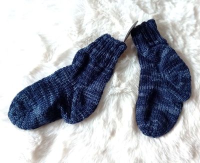 handgestrickte Babysocken blau meliert in Gr. 19/20 handgestrickte Babysocken blau meliert in Gr. 19/20