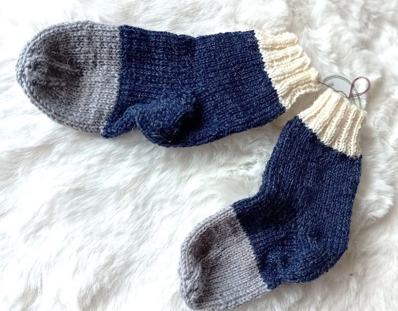handgestrickte Babysocken grau-blau in Gr. 19/20 handgestrickte Babysocken grau-blau in Gr. 19/20