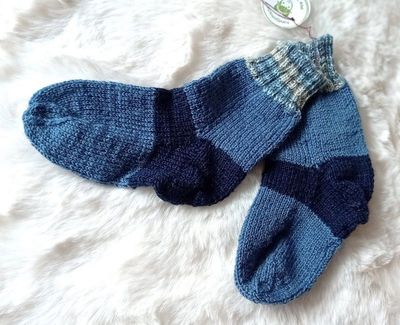 handgestrickte Kindersocken blau gestreift in Gr. 22/23