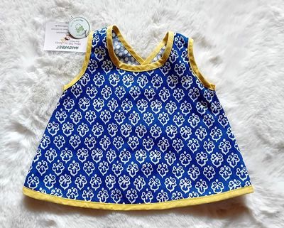 Kinderschuerze PUNKTETANZ in Gr. 80 Kinderschuerze PUNKTETANZ in Gr. 80