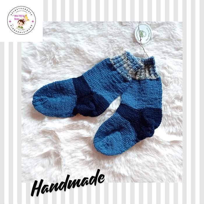 handgestrickte Kindersocken blau gestreift in Gr. 22/23