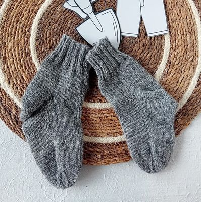 handgestrickte Kindersocken grau in Gr. 22/23