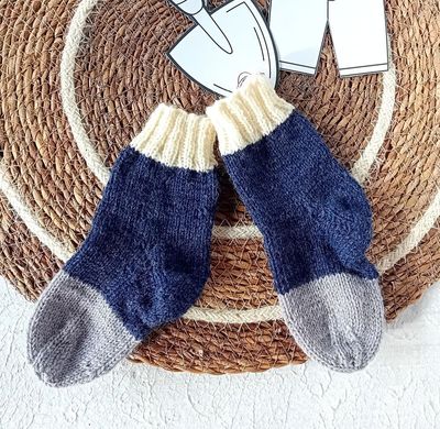 handgestrickte Babysocken grau-blau in Gr. 19/20
