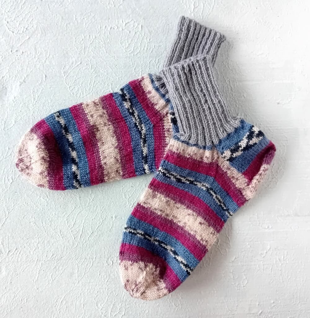 handgestrickte Damensocken bordeaux blau in Gr. 41/42