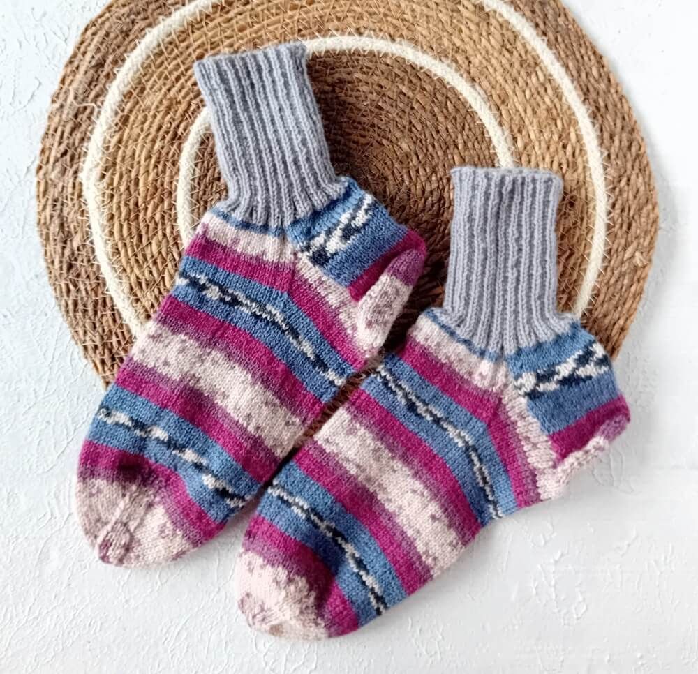 handgestrickte Damensocken bordeaux blau in Gr. 41/42 handgestrickte Damensocken bordeaux blau in Gr. 41/42