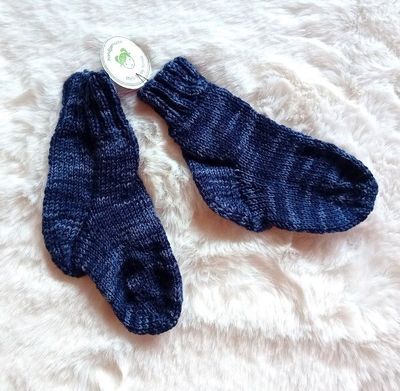 handgestrickte Babysocken blau meliert in Gr. 19/20