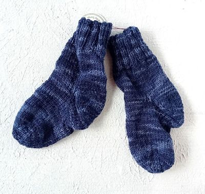 handgestrickte Babysocken blau meliert in Gr. 19/20