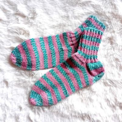handgestrickte Damensocken rosa mint in Gr. 38