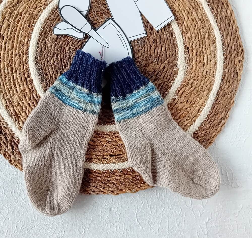 handgestrickte Kindersocken beige blau in Gr. 21/22 handgestrickte Kindersocken beige blau in Gr. 21/22