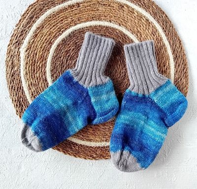 handgestrickte Damensocken blau grau in Gr. 36/37 handgestrickte Damensocken blau grau in Gr. 36/37