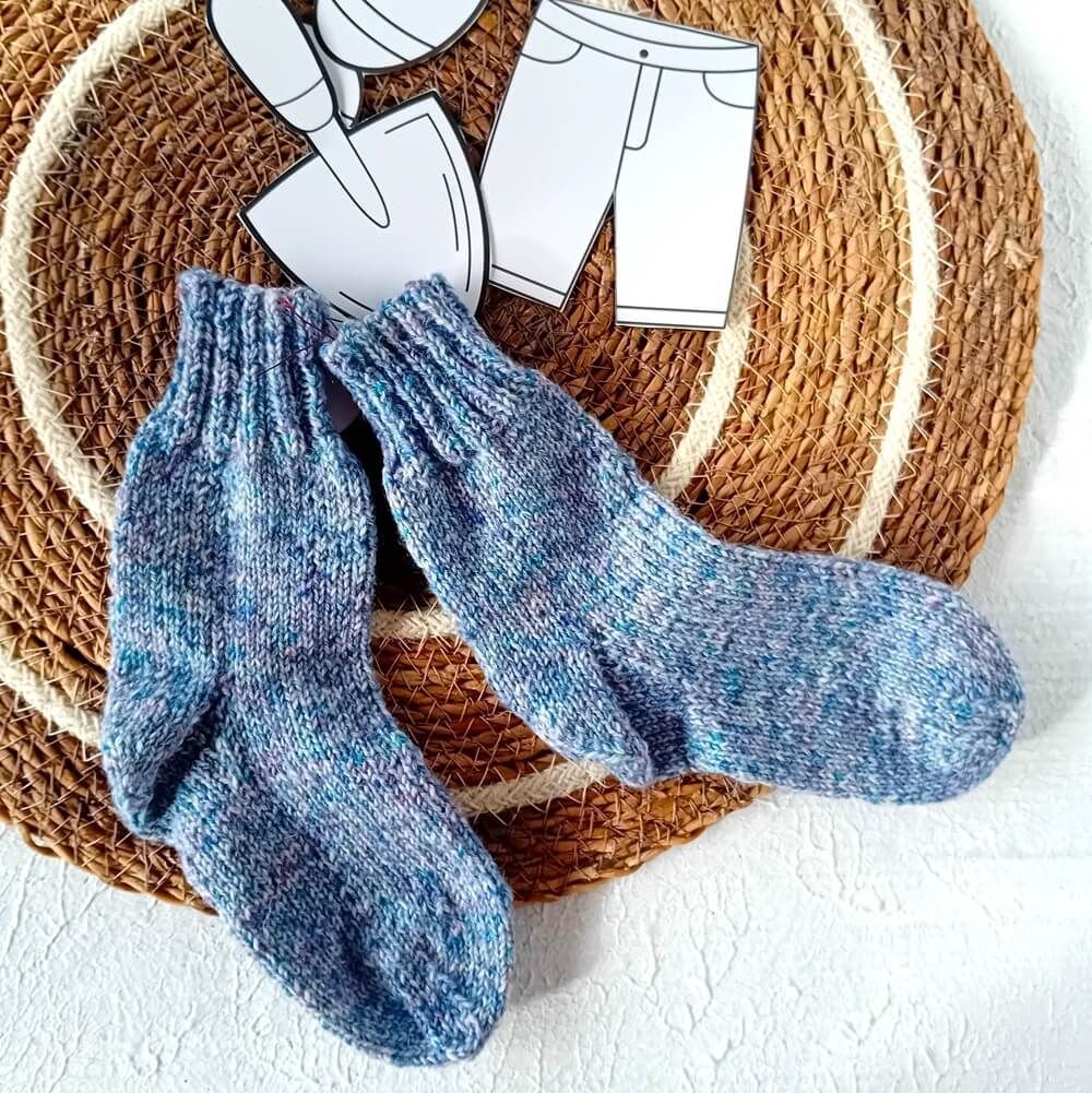 handgestrickte Kindersocken flieder in Gr. 22/23 handgestrickte Kindersocken flieder in Gr. 22/23