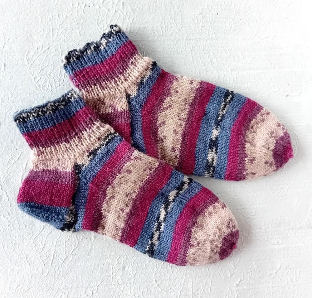 handgestrickte Damensocken bordeaux blau in Gr. 38
