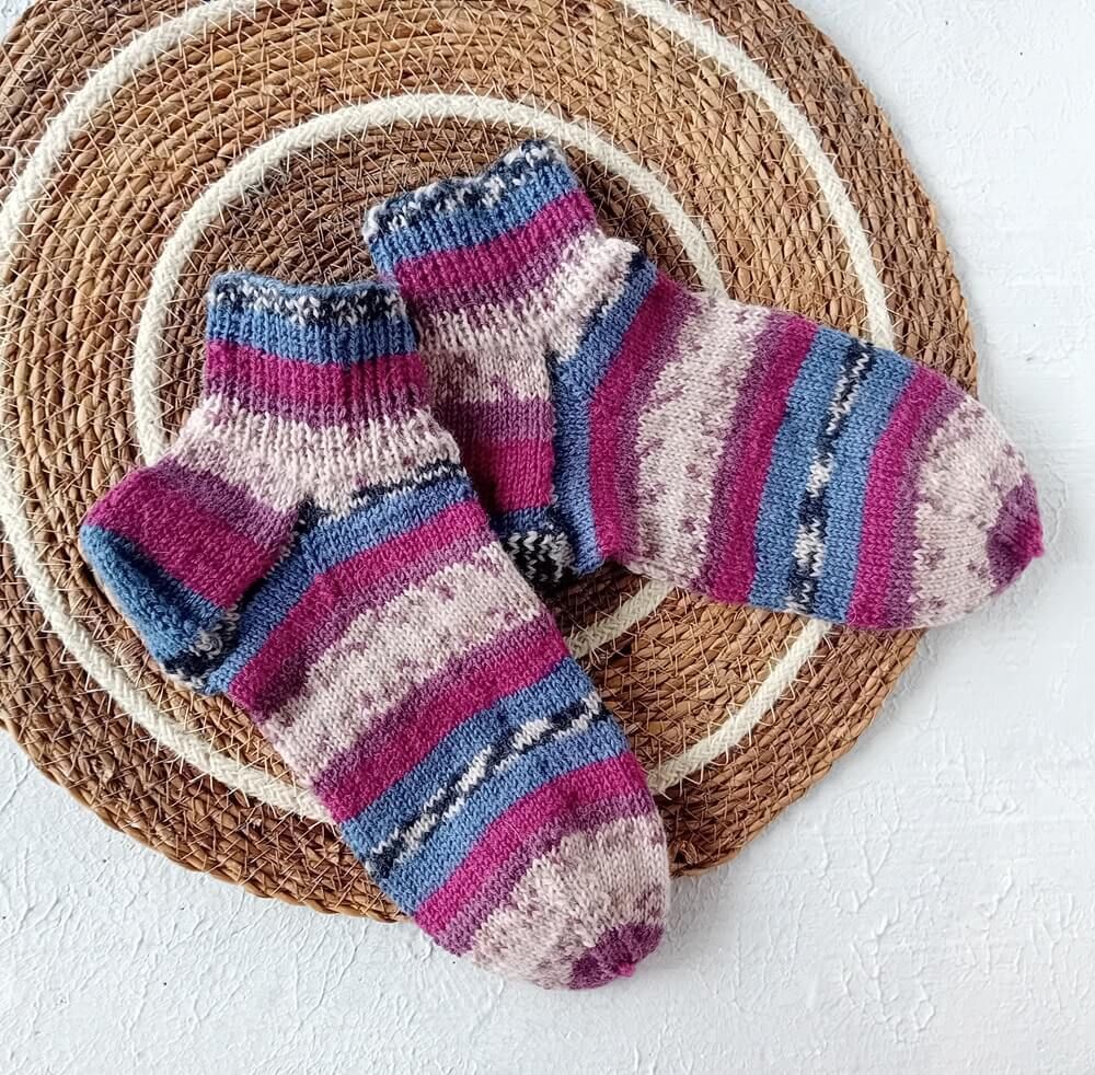 handgestrickte Damensocken bordeaux blau in Gr. 38 handgestrickte Damensocken bordeaux blau in Gr. 38