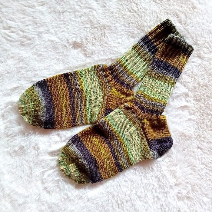handgestrickte Damensocken gruen in Gr. 41/42