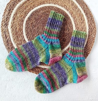 handgestrickte Damensocken mint lila in Gr. 38 handgestrickte Damensocken mint lila in Gr. 38