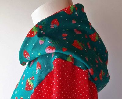 Kapuzenpullover Kinder Hoodie ERDBEEREN in Gr. 92 und 116
