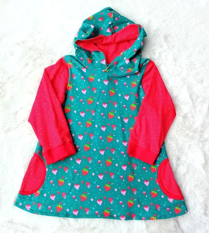 Kapuzenpullover Kinder Hoodie ERDBEEREN in Gr. 92 und 116 Kapuzenpullover Kinder Hoodie ERDBEEREN in Gr. 92 und 116