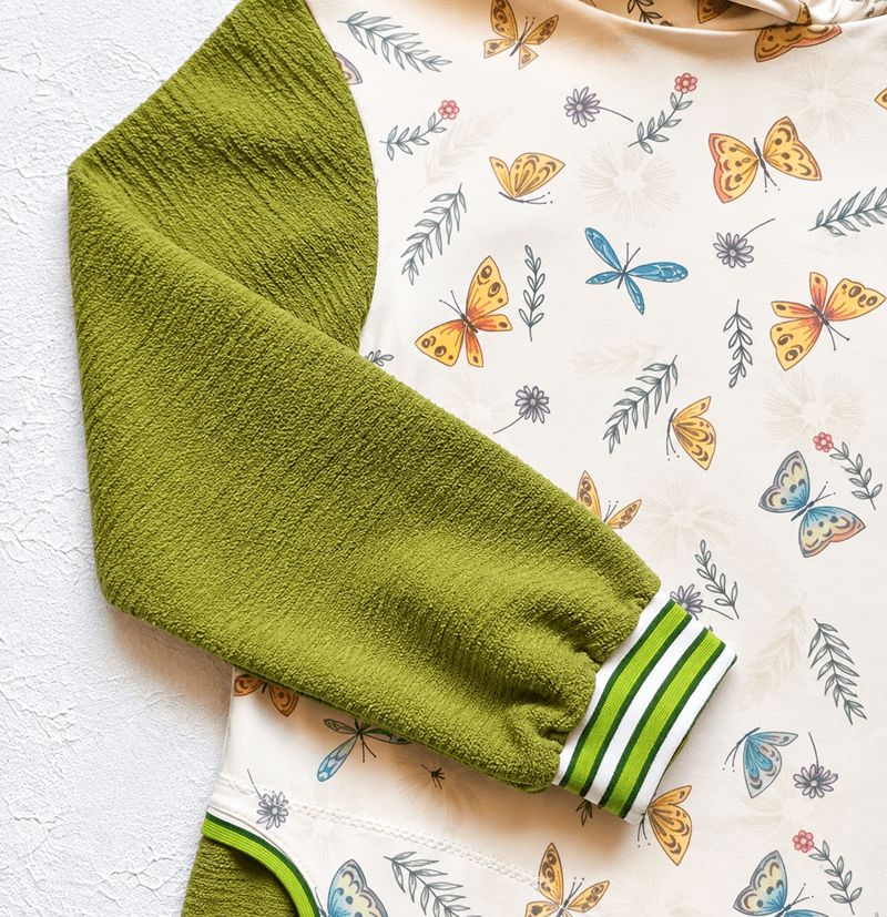 Kapuzenpullover Kinder Hoodie SCHMETTERLINGE in Gr. 122