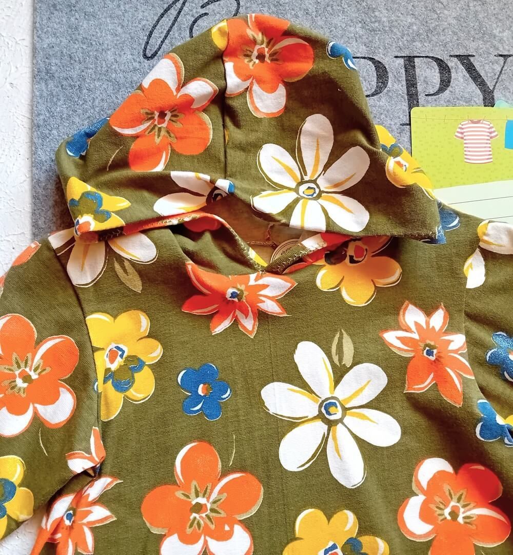 Zipfelpullover Kinder BLUMEN RETRO in Gr. 128