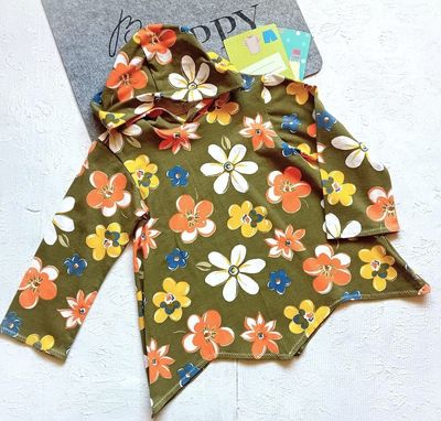 Zipfelpullover Kinder BLUMEN RETRO in Gr. 128 Zipfelpullover Kinder BLUMEN RETRO in Gr. 128