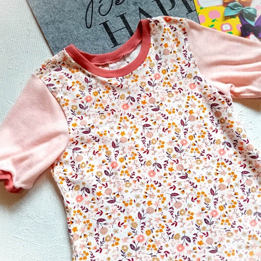 Kinderkleid Sommerkleid KLEINE BLUMEN in Gr. 116 und 140