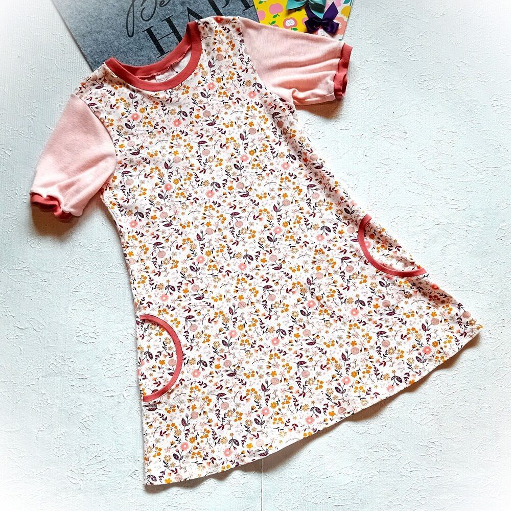 Kinderkleid Sommerkleid KLEINE BLUMEN in Gr. 116 und 140 Kinderkleid Sommerkleid KLEINE BLUMEN in Gr. 116 und 140
