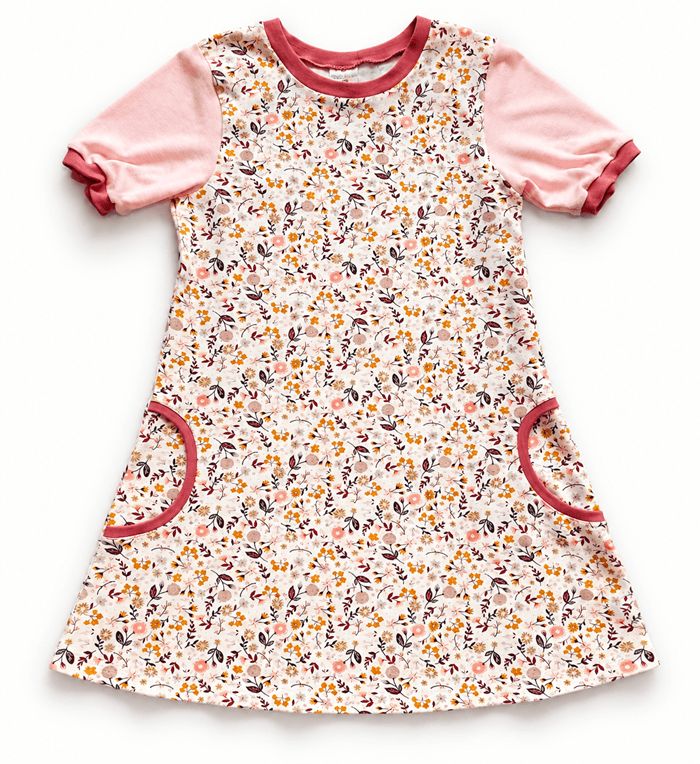 Kinderkleid Sommerkleid KLEINE BLUMEN in Gr. 116 und 140