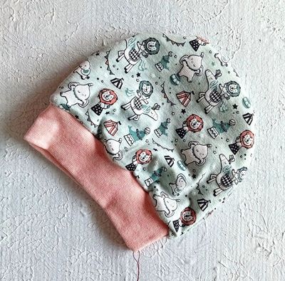 Baby Beanie ZIRKUS STERNE / 0-6 Monate Baby Beanie ZIRKUS STERNE / 0-6 Monate