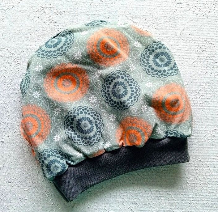 Kinder Beanie  BLUMENORNAMENTE / ab 18 Monaten