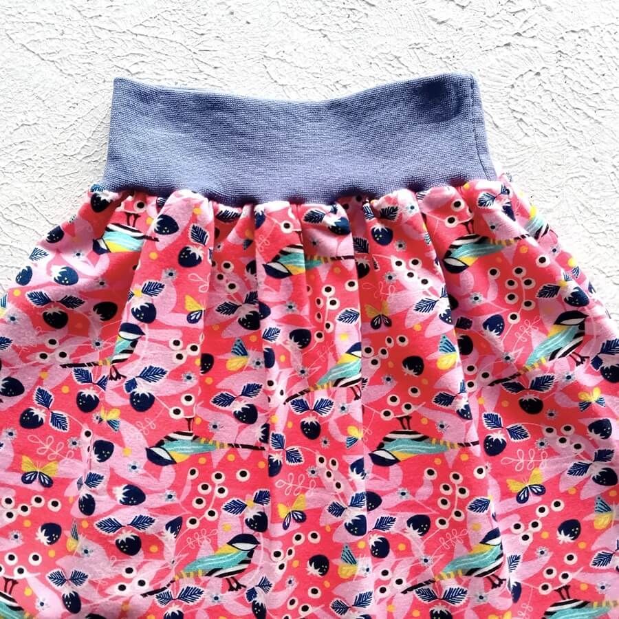 Kinderrock Tellerrock BEEREN in Gr. 110/116