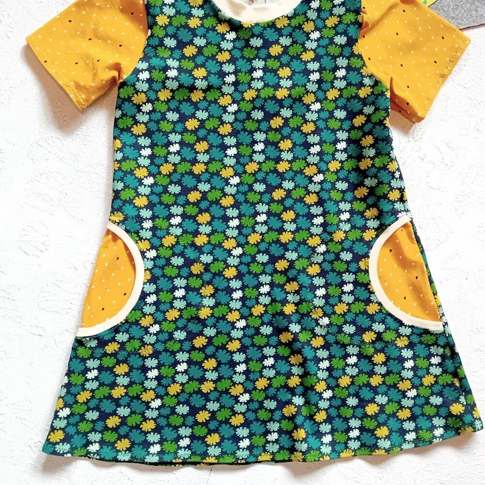 Kinderkleid Sommerkleid BLUMENSTECKER  in Gr. 122