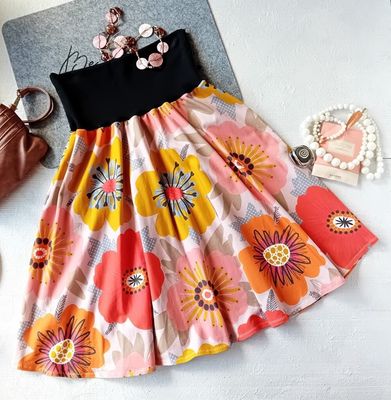 Damenrock Tellerrock FLOWERS in Universal Gr. 40-44 Damenrock Tellerrock FLOWERS in Universal Gr. 40-44