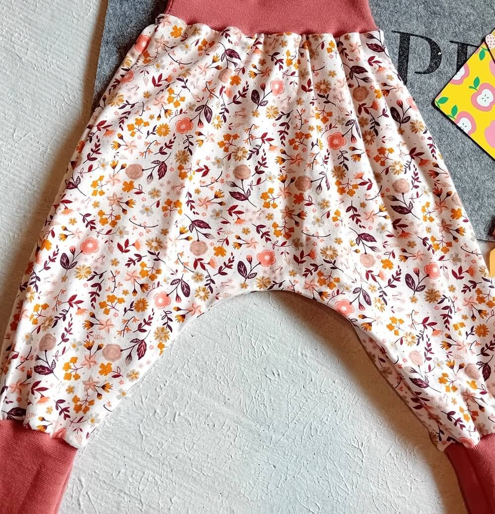 Baby Pumphose BLUMEN in Gr. 74/80