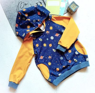 Kapuzenpullover Jungen GALAXY in Gr. 104 und 116 Kapuzenpullover Jungen GALAXY in Gr. 104 und 116