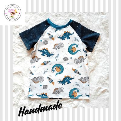 Kinder T-Shirt WELTRAUMDINOS in Gr. 128 und Gr. 134