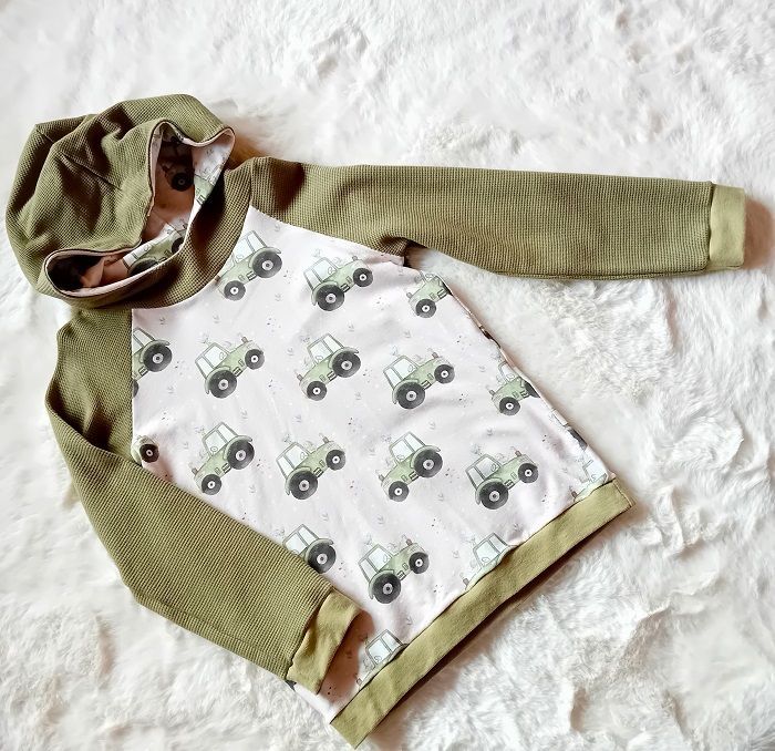 Kapuzenpullover Jungen TRAKTOREN in Gr. 128