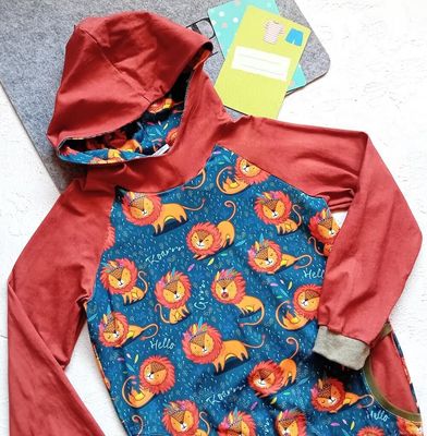 Kapuzenpullover Jungen LION KING in Gr. 134