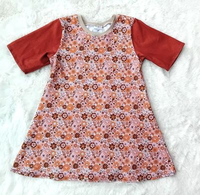 Kinderkleid Sommerkleid BLUMIG in Gr. 116