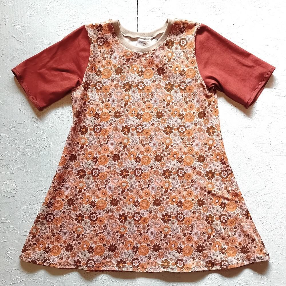 Kinderkleid Sommerkleid BLUMIG in Gr. 116