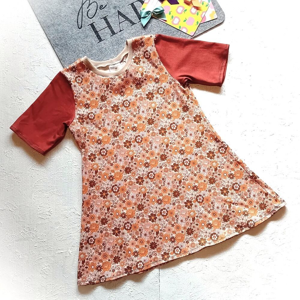 Kinderkleid Sommerkleid BLUMIG in Gr. 116