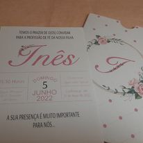 convite envelope com inicial