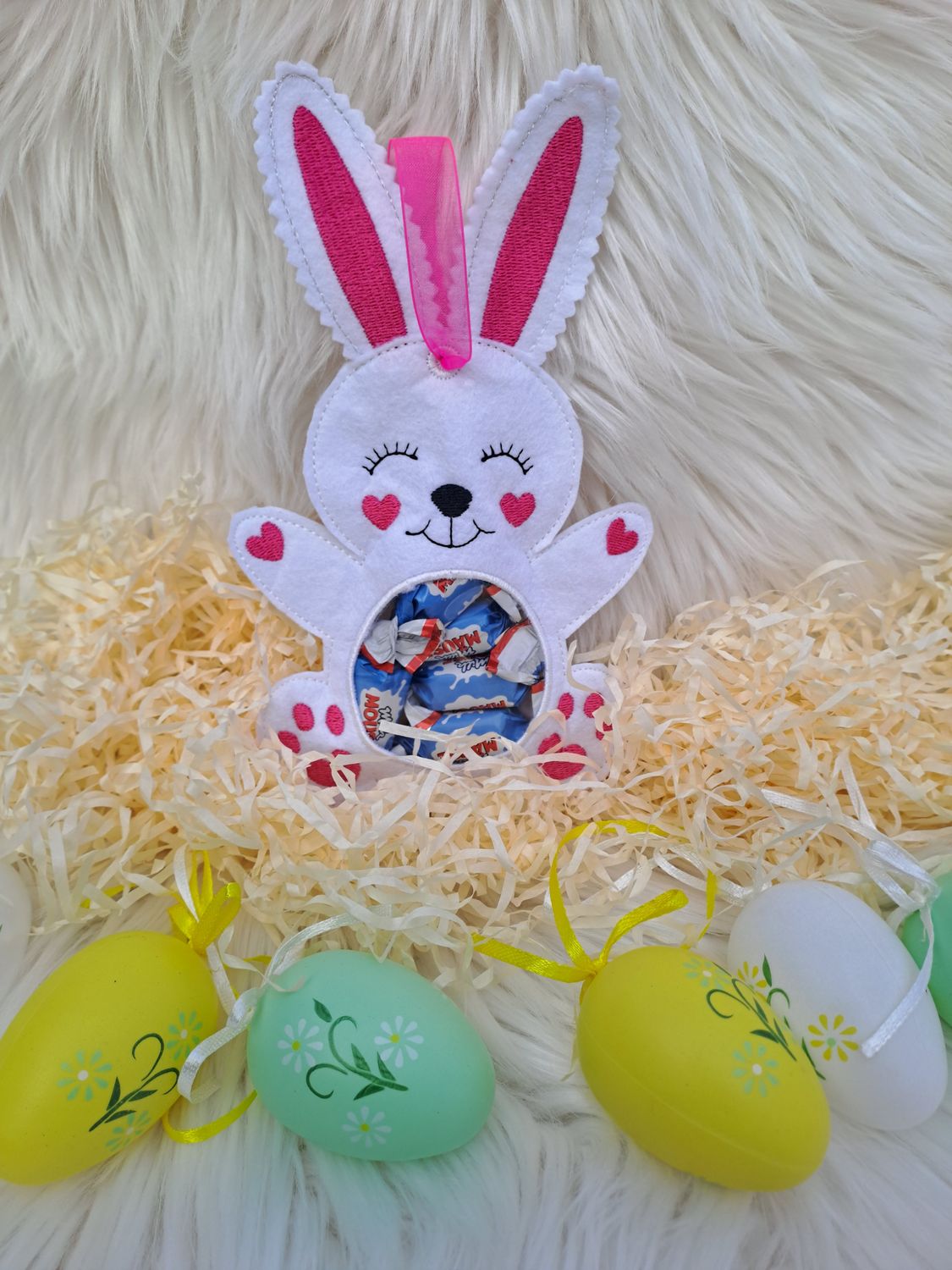 Petit lapin de pâques rose 