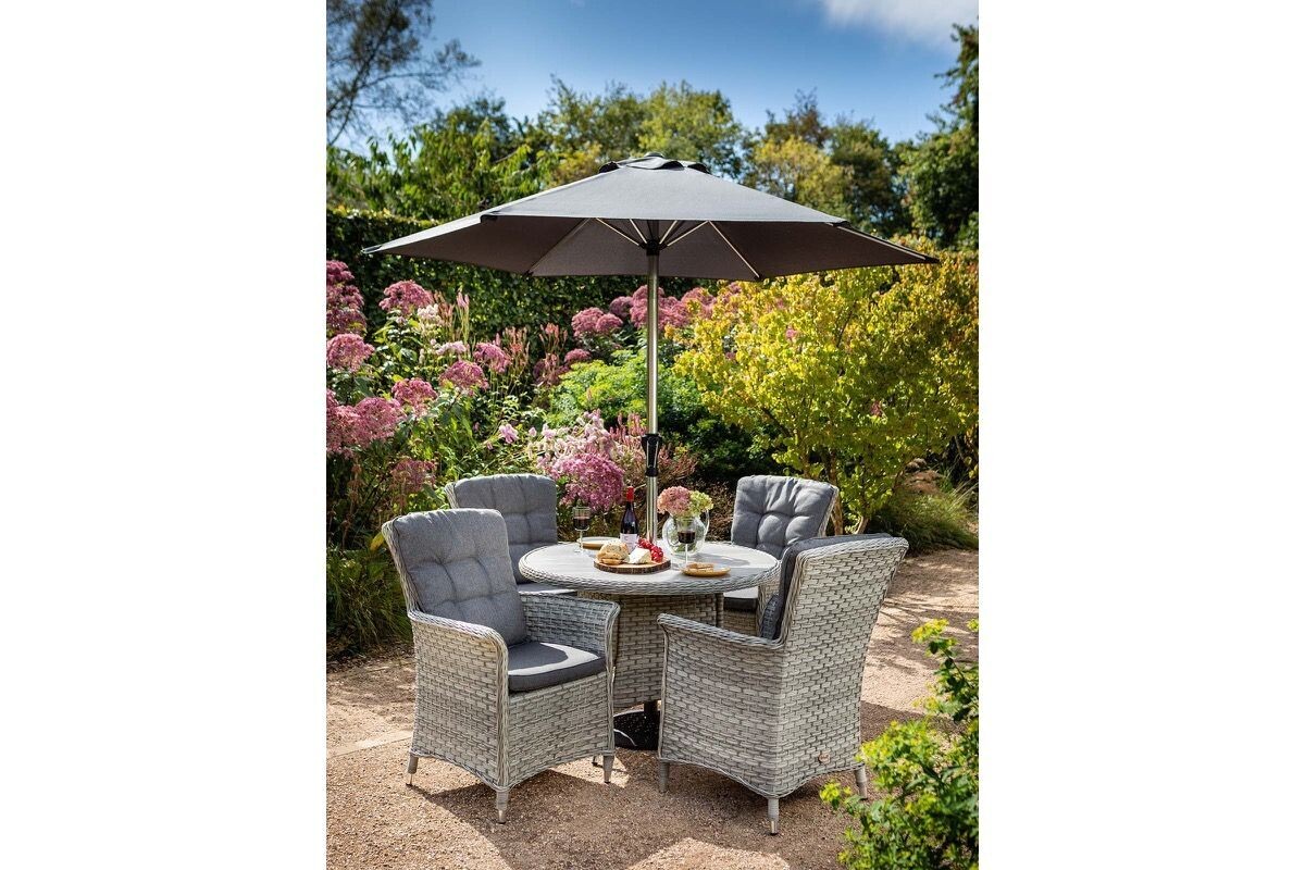 Hartman Heritage 4 Seater Set with parasol and base