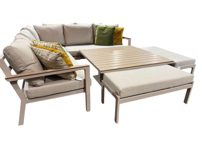 Zest Square Corner Set with free cover