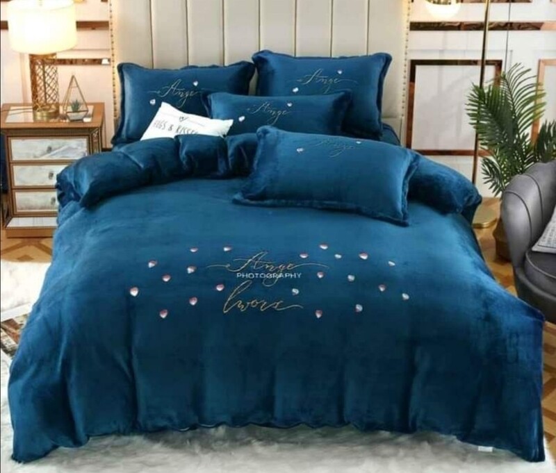 EMBROIDED FLEECE COMFORTER SET