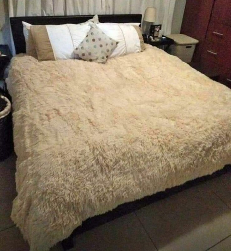 FLUFFY BLANKET 